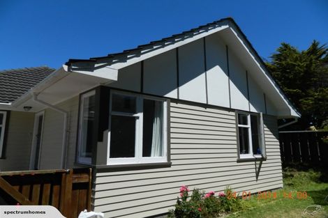 Photo of property in 25 Stewart Drive, Newlands, Wellington, 6037