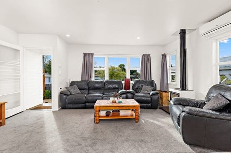 Photo of property in 24 Woodside Road, Massey, Auckland, 0614