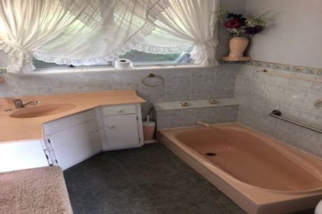 Photo of property in 19c Te Anau Place, Pakuranga Heights, Auckland, 2010