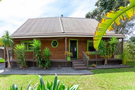 Photo of property in 127 Mckellar Place, Whangamata, 3620