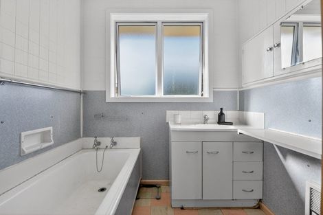 Photo of property in 15 Kingsley Street, St Andrews, Hamilton, 3200