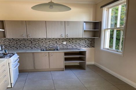 Photo of property in 21 Governor Road, Northland, Wellington, 6012