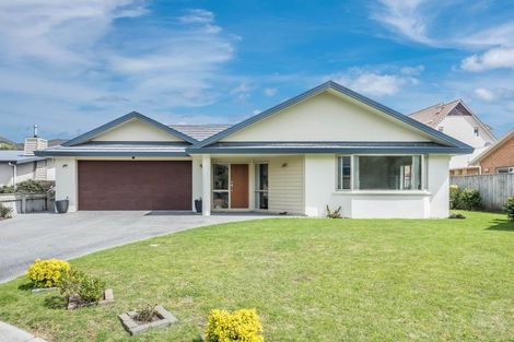 Photo of property in 19 Matuku Place, Paraparaumu Beach, Paraparaumu, 5032