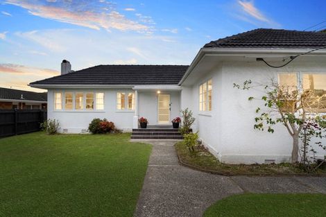 Photo of property in 61 Lyons Avenue, Murrays Bay, Auckland, 0630