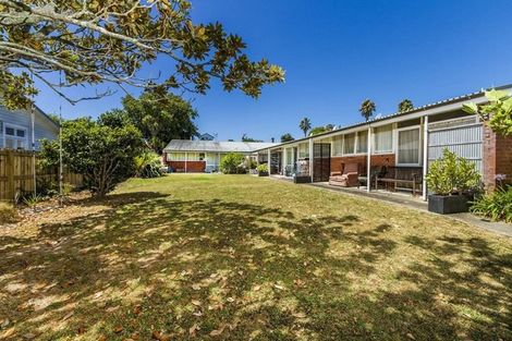 Photo of property in 4/6 North Avenue, Narrow Neck, Auckland, 0624