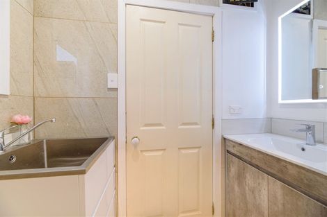 Photo of property in 2/7 James Road, Manurewa, Auckland, 2102