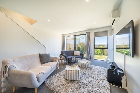 Photo of property in 62u1 Spenmoor Street, Newlands, Wellington, 6037