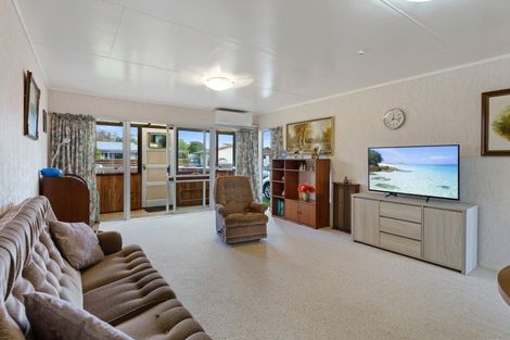 Photo of property in 8a&b Sharda Grove, Paraparaumu Beach, Paraparaumu, 5032