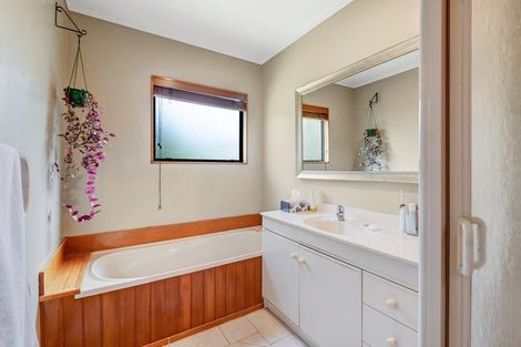 Photo of property in 59 Unsworth Drive, Unsworth Heights, Auckland, 0632