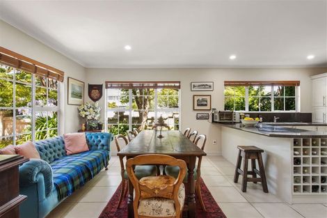 Photo of property in 17 Snowdon Road, Fendalton, Christchurch, 8052