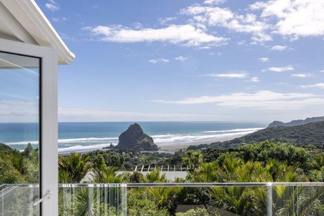 Photo of property in 15 Piha Road, Piha, New Lynn, 0772