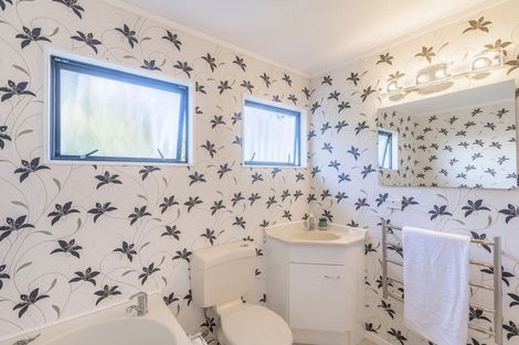 Photo of property in 11 Kea Street, Waikanae, 5036