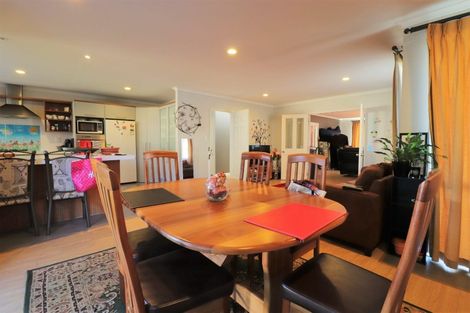 Photo of property in 16 Finbar Close, Flat Bush, Auckland, 2019