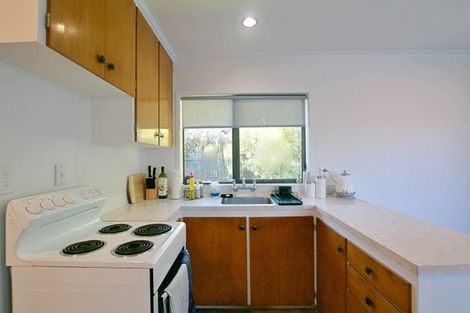 Photo of property in 2/13 Frank Evans Place, Henderson, Auckland, 0610