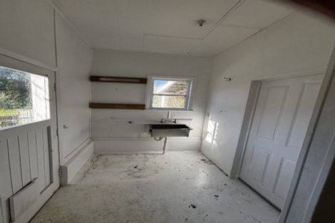 Photo of property in 22 Banks Street, Marfell, New Plymouth, 4310