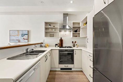 Photo of property in 2/37 Majoribanks Street, Mount Victoria, Wellington, 6011