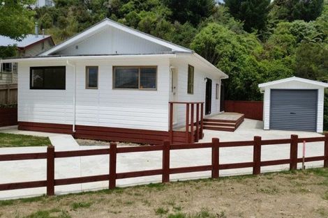 Photo of property in 8 Harold Grove, Stokes Valley, Lower Hutt, 5019