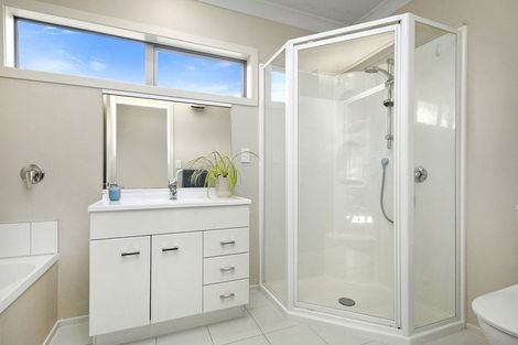 Photo of property in 22a Bartlett Grove, Tawa, Wellington, 5028