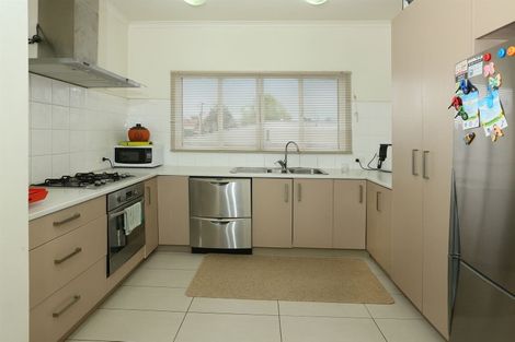 Photo of property in 3185 Great North Road, New Lynn, Auckland, 0600