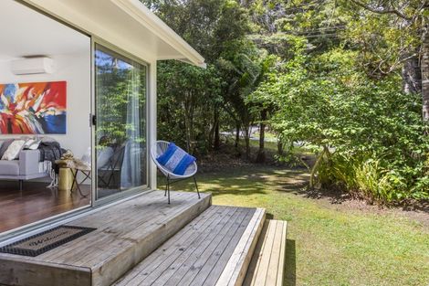 Photo of property in 18 Ngaio Road, Titirangi, Auckland, 0604