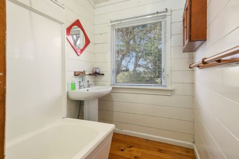 Photo of property in 3 Kemp Road, Massey, Auckland, 0614