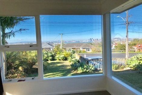 Photo of property in 95 Ocean View Road, Hillcrest, Auckland, 0627