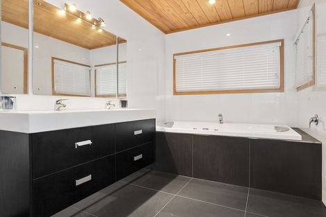 Photo of property in 7 Leeward Drive, Whitianga, 3510