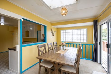 Photo of property in 63 Sea View Road, Baylys Beach, 0377