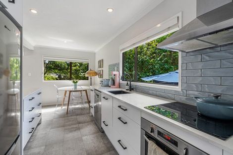 Photo of property in 22 Derwent Crescent, Titirangi, Auckland, 0604