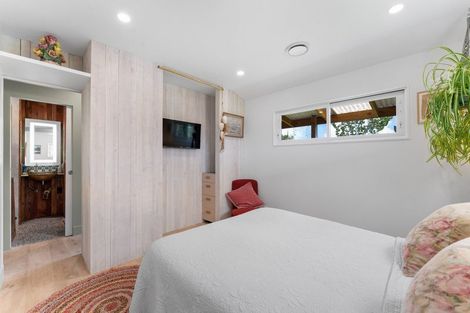 Photo of property in 236 Kiwitahi Road, Helensville, 0875