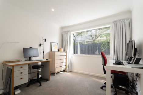 Photo of property in 8 Hillview Crescent, Paparangi, Wellington, 6037