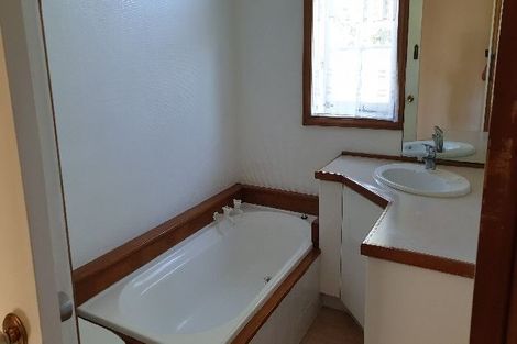 Photo of property in 475 Glenfield Road, Glenfield, Auckland, 0629