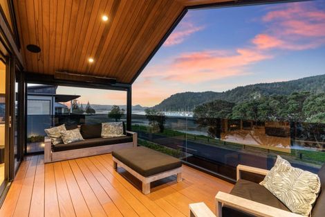 Photo of property in 101 Beach Road, Whangamata, 3620