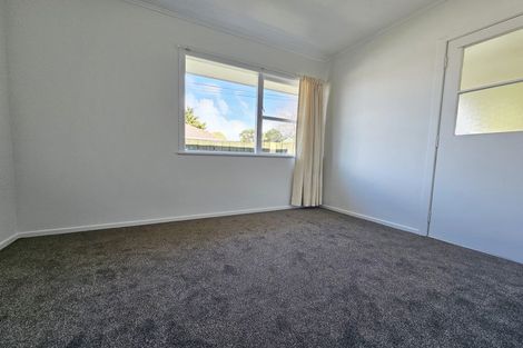 Photo of property in 90 Tirimoana Road, Te Atatu South, Auckland, 0602