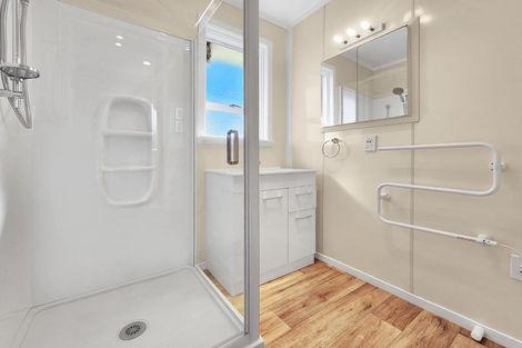 Photo of property in 14 Barclay Street, Newlands, Wellington, 6037