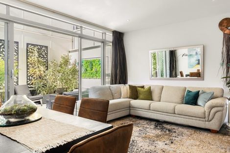 Photo of property in Las Olas De Cuba, 1/35 Torrens Terrace, Mount Cook, Wellington, 6011