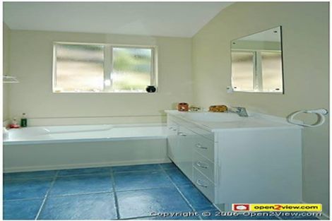 Photo of property in 17 Kopiko Way, Brooklyn, Wellington, 6021