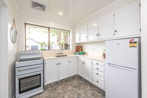 Photo of property in 2 Parkes Avenue, Saint Johns Hill, Whanganui, 4501