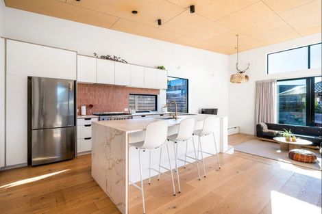 Photo of property in 17 Doug Ledgerwood Drive, Wanaka, 9305