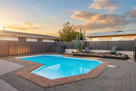 Photo of property in 17 Seamer Place, St Andrews, Hamilton, 3200