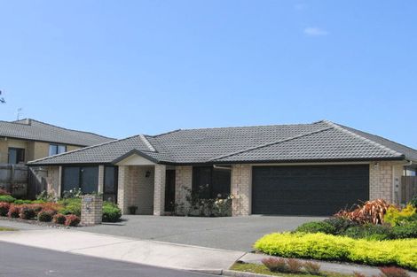 Photo of property in 17 Bundoran Way, Pinehill, Auckland, 0632