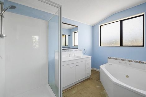 Photo of property in 18 Norwich Avenue, Spotswood, New Plymouth, 4310