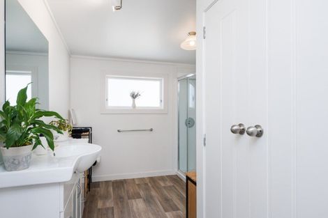 Photo of property in 2 Ngahina Street, Marton, 4710