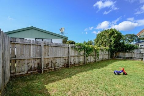 Photo of property in 3/8 Ireland Place, Ranui, Auckland, 0612