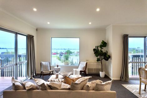 Photo of property in 5 Main Road, Redcliffs, Christchurch, 8081