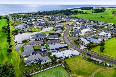 Photo of property in 6 Saint Andrews Parkway, Waiwhakaiho, New Plymouth, 4312