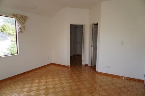 Photo of property in 72 Heathcote Road, Castor Bay, Auckland, 0620
