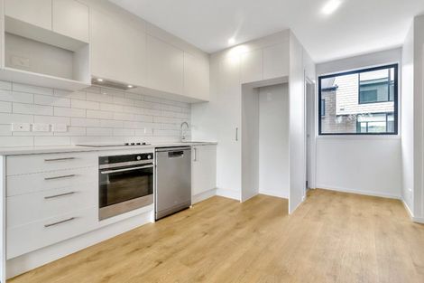 Photo of property in 6/1 Fruitvale Road, New Lynn, Auckland, 0600