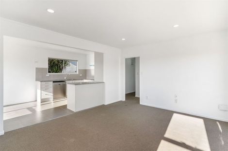 Photo of property in 42 Tamahere Drive, Glenfield, Auckland, 0629