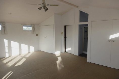 Photo of property in 537 Glenfield Road, Glenfield, Auckland, 0629